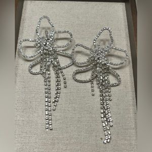 SHASHI Open Flower Vintage Inspired Bling Earrings NWOT